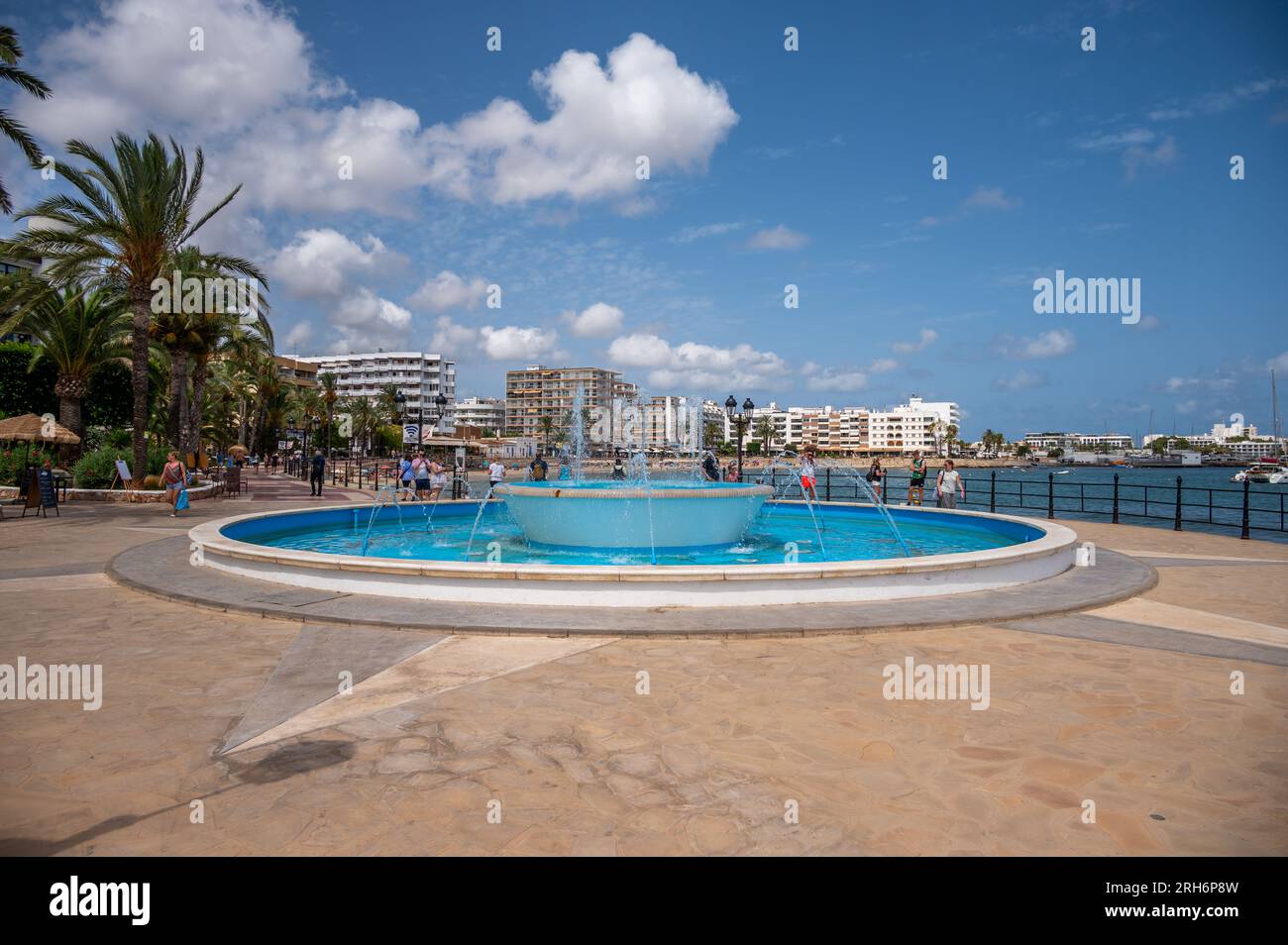 Ibiza, Spagna - 26 luglio 2023: Splendida località turistica di Santa Eularia des Riu a Ibiza. Foto Stock