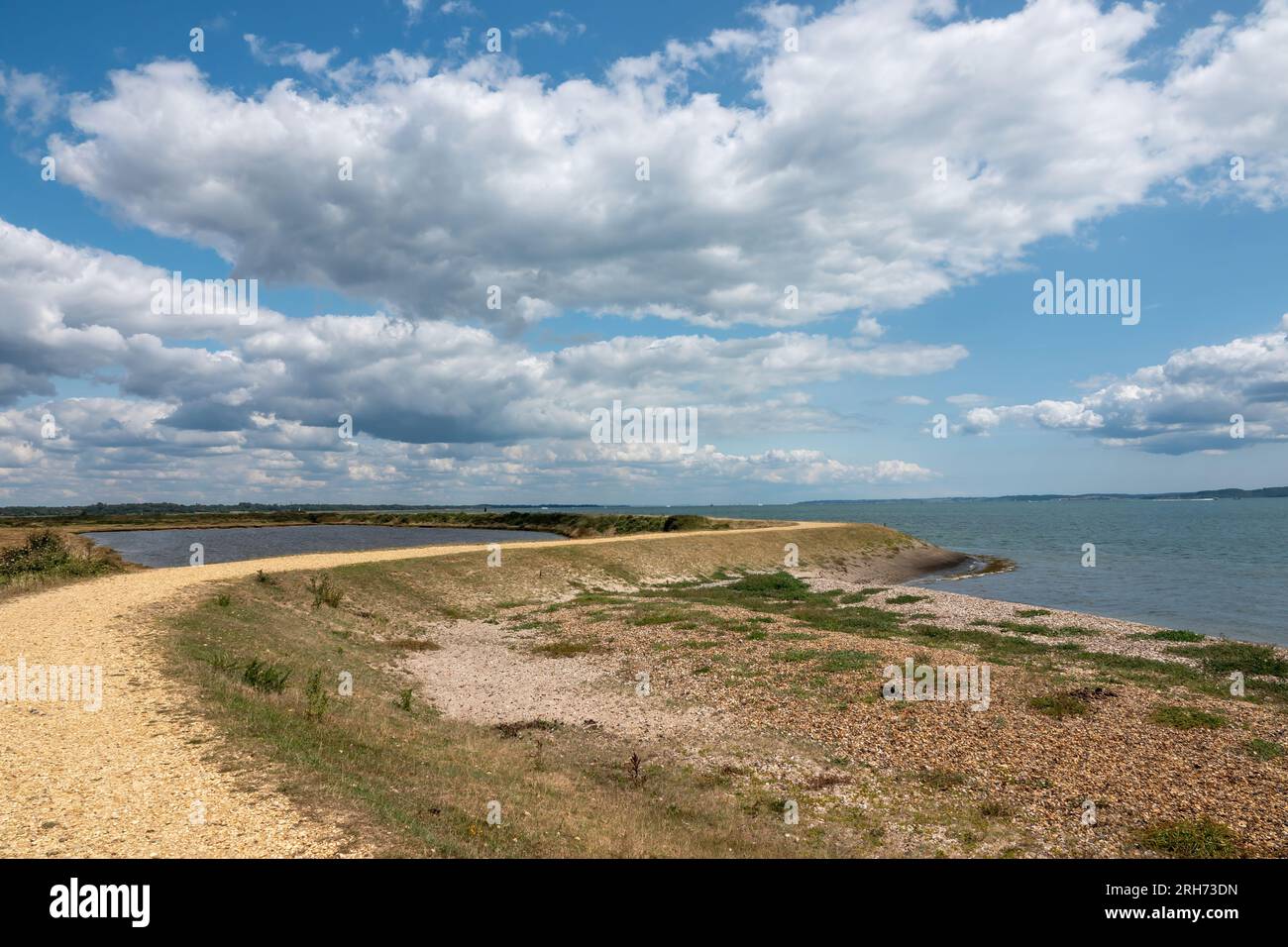 Sentiero lungo la Solent Way tra Lymington e Keyhaven Foto Stock