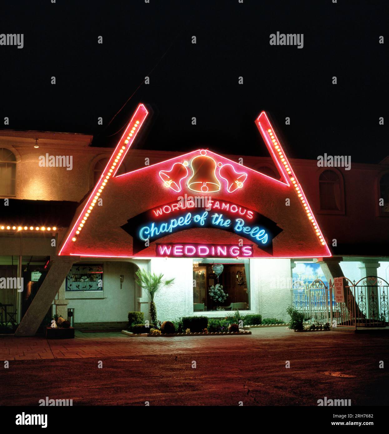 LAS VEGAS - 14 luglio 2018: Cappella delle campane di notte a Las Vegas. Questa cappella nuziale è in attività da più di 50 anni. Foto Stock