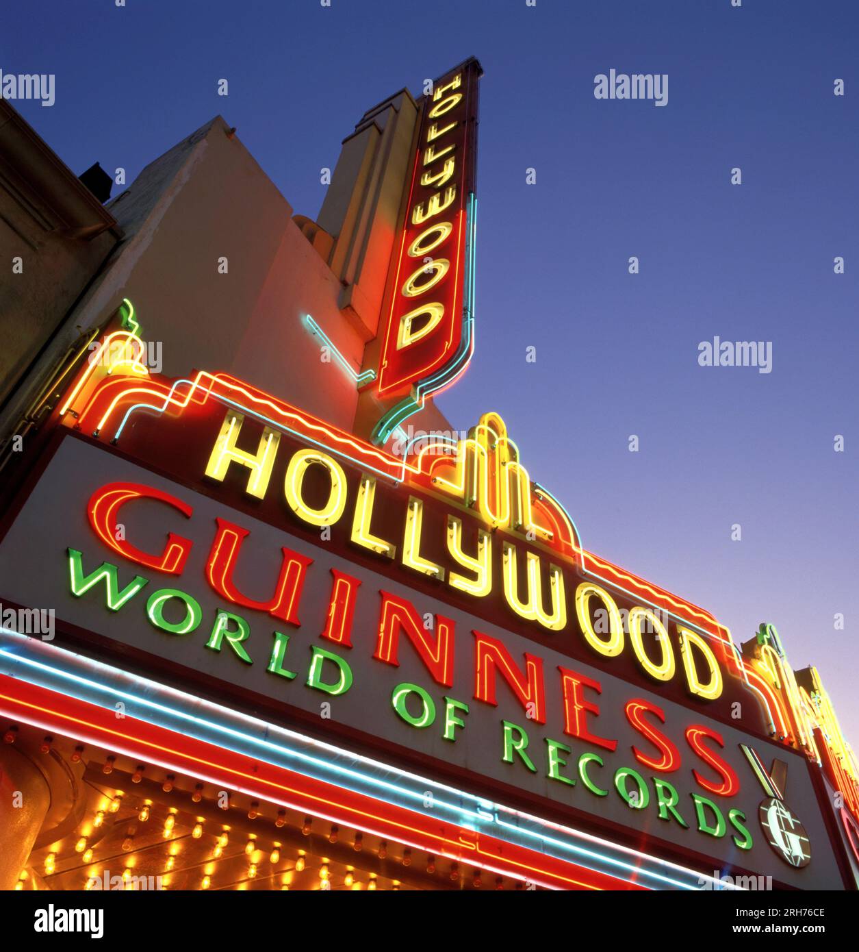 LOS ANGELES, CALIFORNIA, USA – 5 LUGLIO 1995 The Hollywood Guinness Museum of World Records on the Walk of Fame su Hollywood Blvd. Foto Stock