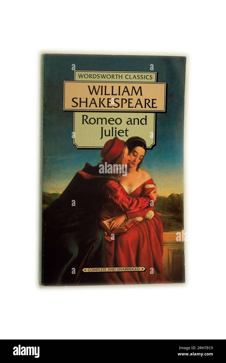 Romeo e Giulietta - spettacolo di William Shakespeare. Copertina del libro. Studio configurato con sfondo bianco. Foto Stock