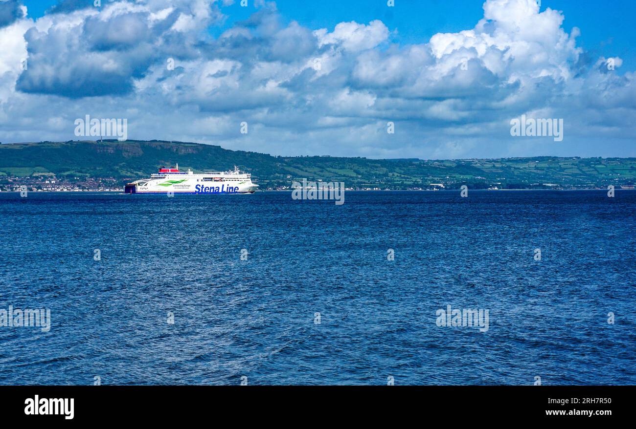 Un traghetto per auto Stena Line con partenza dal porto di Belfast, Irlanda del Nord. Foto Stock