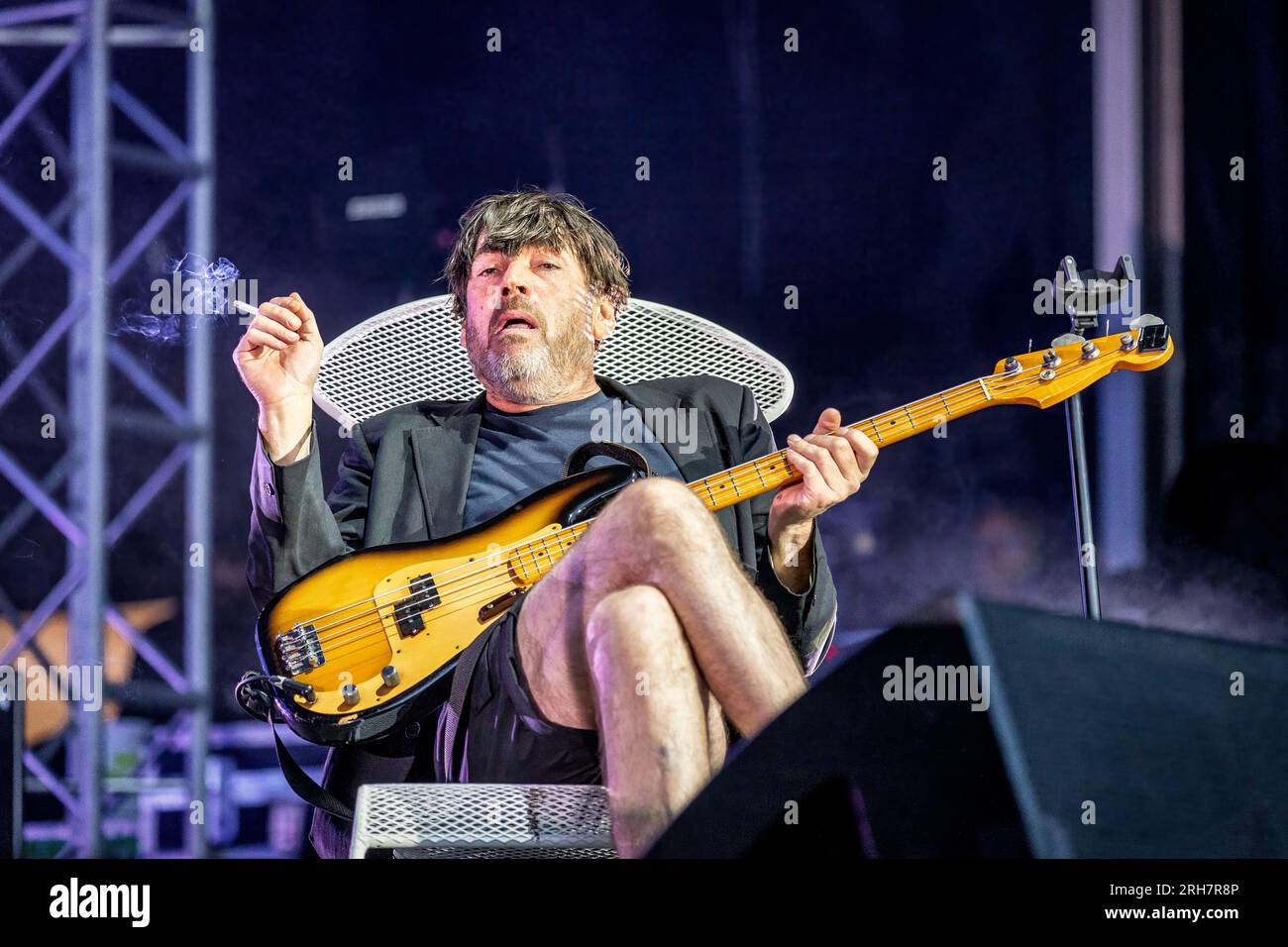 Oslo, Norvegia. 10 agosto 2023. Il gruppo rock inglese Blur esegue un concerto dal vivo durante il festival musicale norvegese Oyafestivalen 2023 a Oslo. Qui il bassista Alex James è visto dal vivo sul palco. (Foto: Gonzales Photo - Terje Dokken). Foto Stock