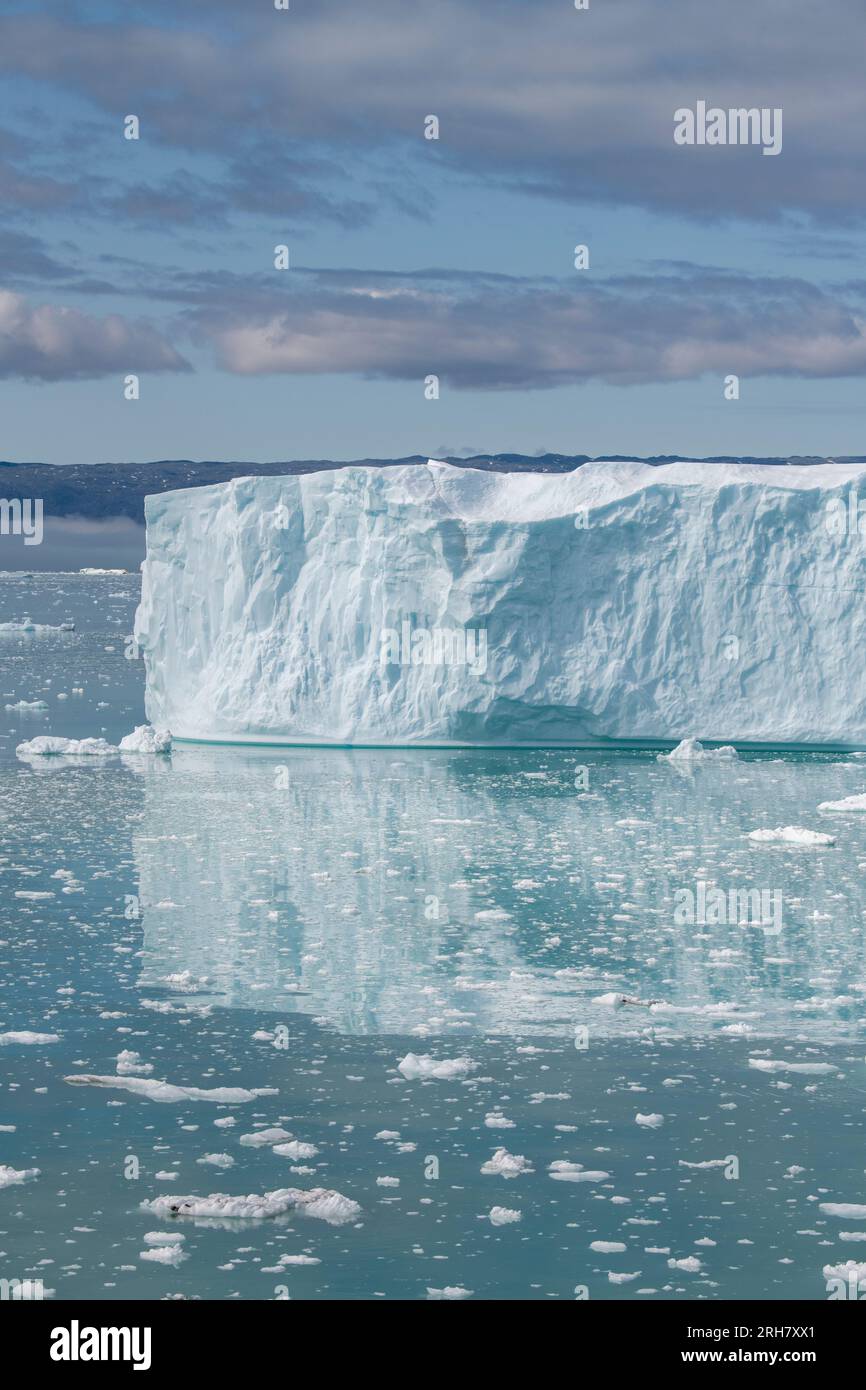 Groenlandia occidentale, Baffin Bay, ghiacciaio EQI, noto anche come Eqip Sermia. Baia piena di ghiaccio dal ghiacciaio EQI. Foto Stock