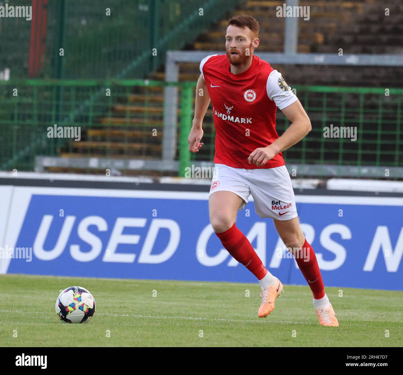 BetMcLean Oval, Belfast, Irlanda del Nord, Regno Unito. 11 agosto 2023. Sports Direct Premiership – Glentoran 1 Larne2, Larne calciatore, Cian Bolger. Foto Stock