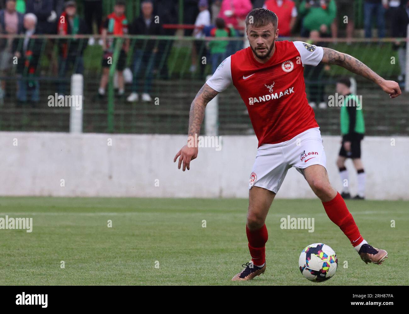 BetMcLean Oval, Belfast, Irlanda del Nord, Regno Unito. 11 agosto 2023. Sports Direct Premiership – Glentoran 1 Larne2, Larne calciatore, Andy Ryan. Foto Stock