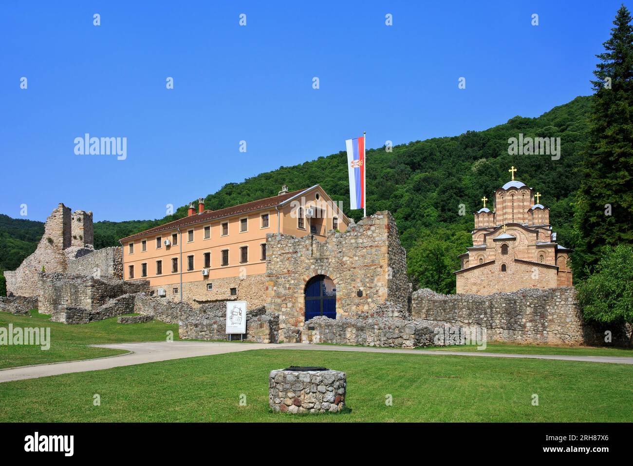 Il monastero ortodosso serbo di Ravanica (fondato nel 1375-1377) a Senje, Serbia Foto Stock