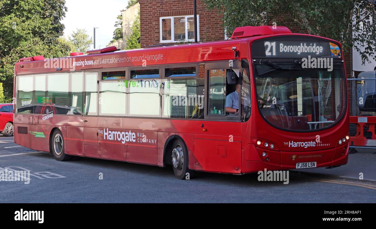 Servizi di trasporto pubblico bus 21 della Harrogate Bus Company, nel centro di Knaresborough, FJ58 LSN, North Yorkshire, Inghilterra, Regno Unito, HG5 0AA Foto Stock