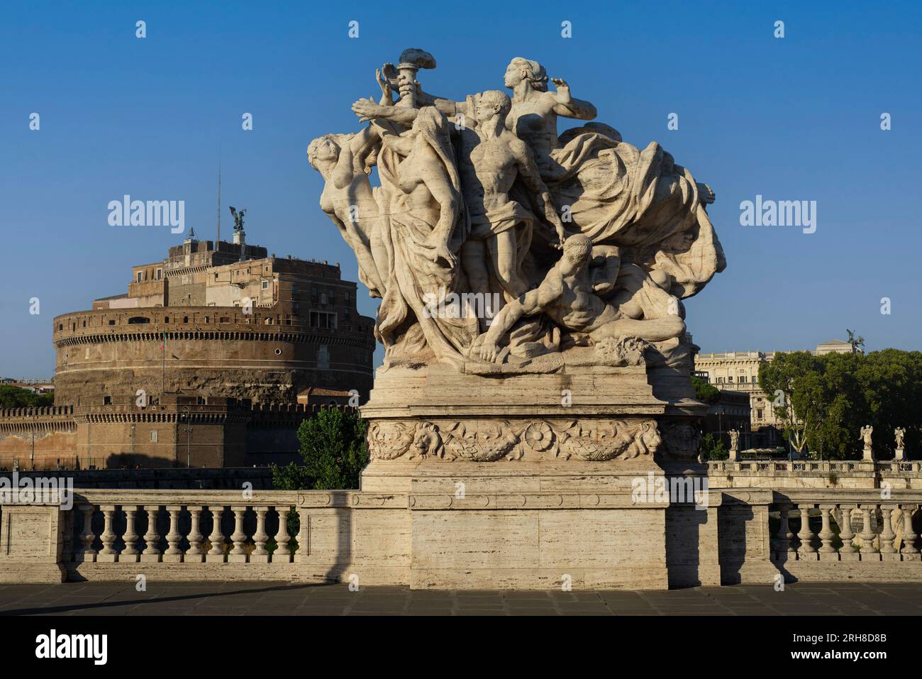 Trionfo politico (proclamazione dell'unificazione italiana), scultura di Giovanni Nicolini, sul Ponte Vittorio Emanuele II sul Tevere Foto Stock