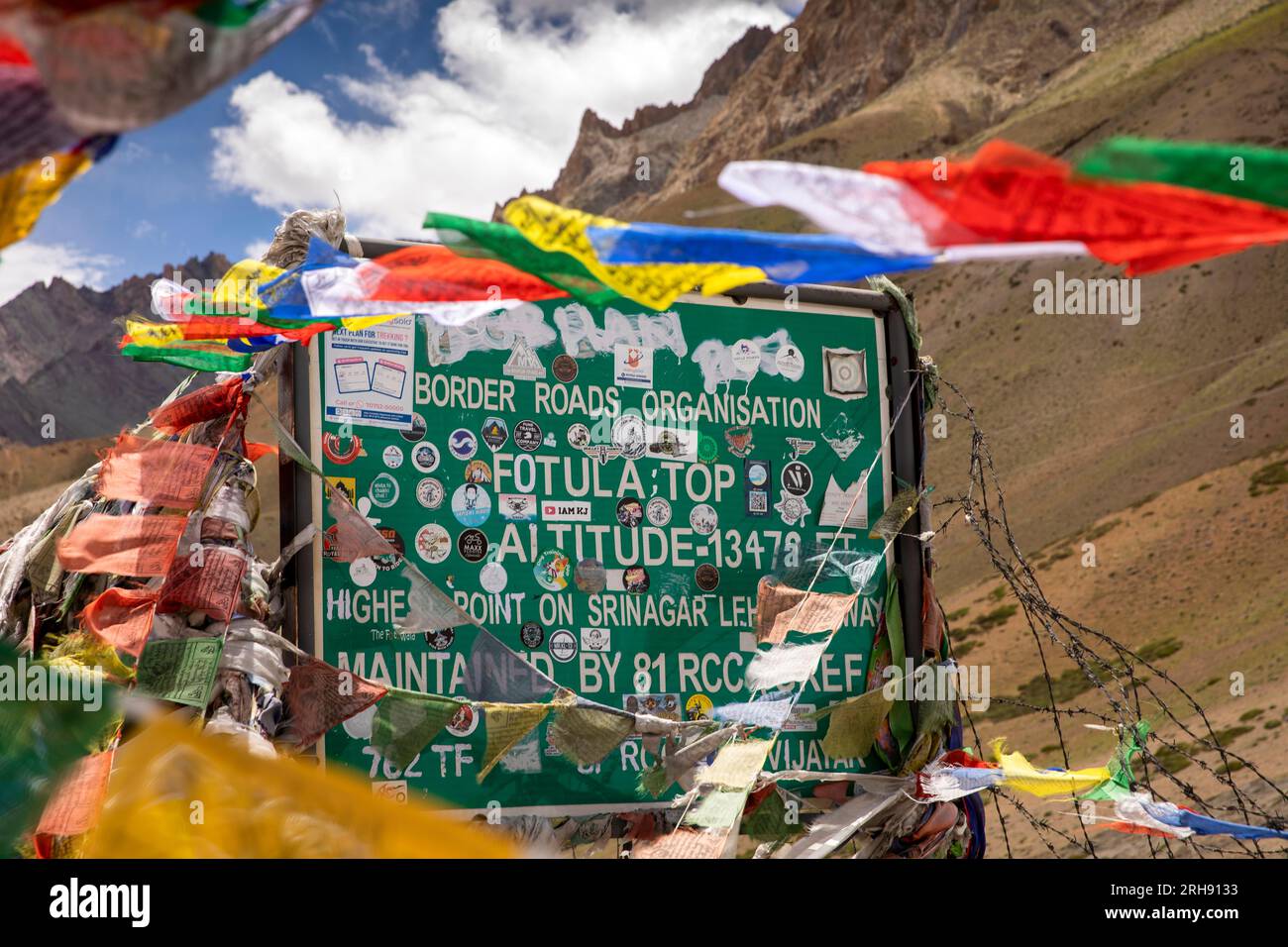India, Jammu e Kashmir, Ladakh, Fotu-la, segnale altitudine 13.470 sulla NH1 Leh fino al passo dell'autostrada Kargil Foto Stock