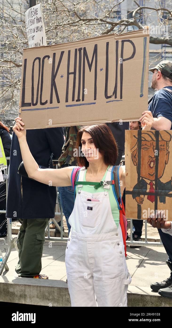 Dimostrazione anti-Trump a New York 4/4/23 #2 Foto Stock