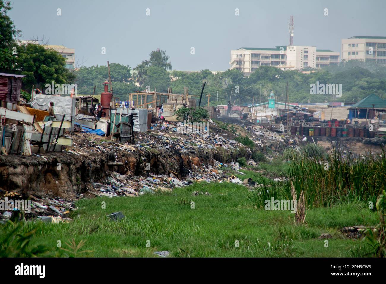 Il trattamento elettronico dei rottami ad Agbogbloshie avviene nell'omonimo distretto nella metropoli di Accra, nel Ghana dell'Africa occidentale. Discarica, spreco Foto Stock