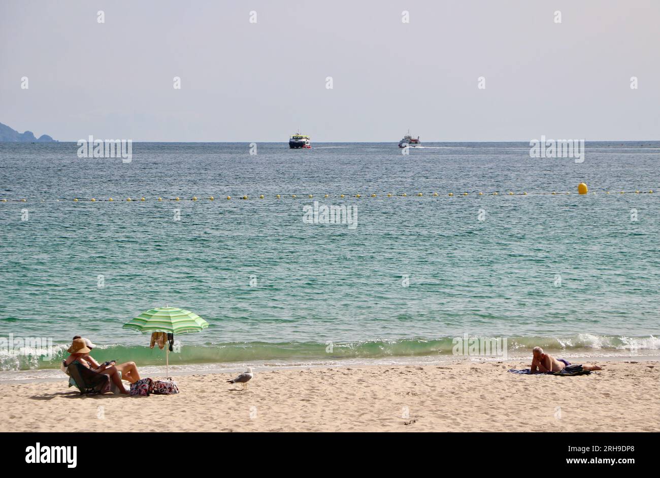 Vista panoramica della spiaggia di Silgar in un pomeriggio soleggiato Sangenjo Sanxenxo Pontevedra Galizia Spagna Foto Stock