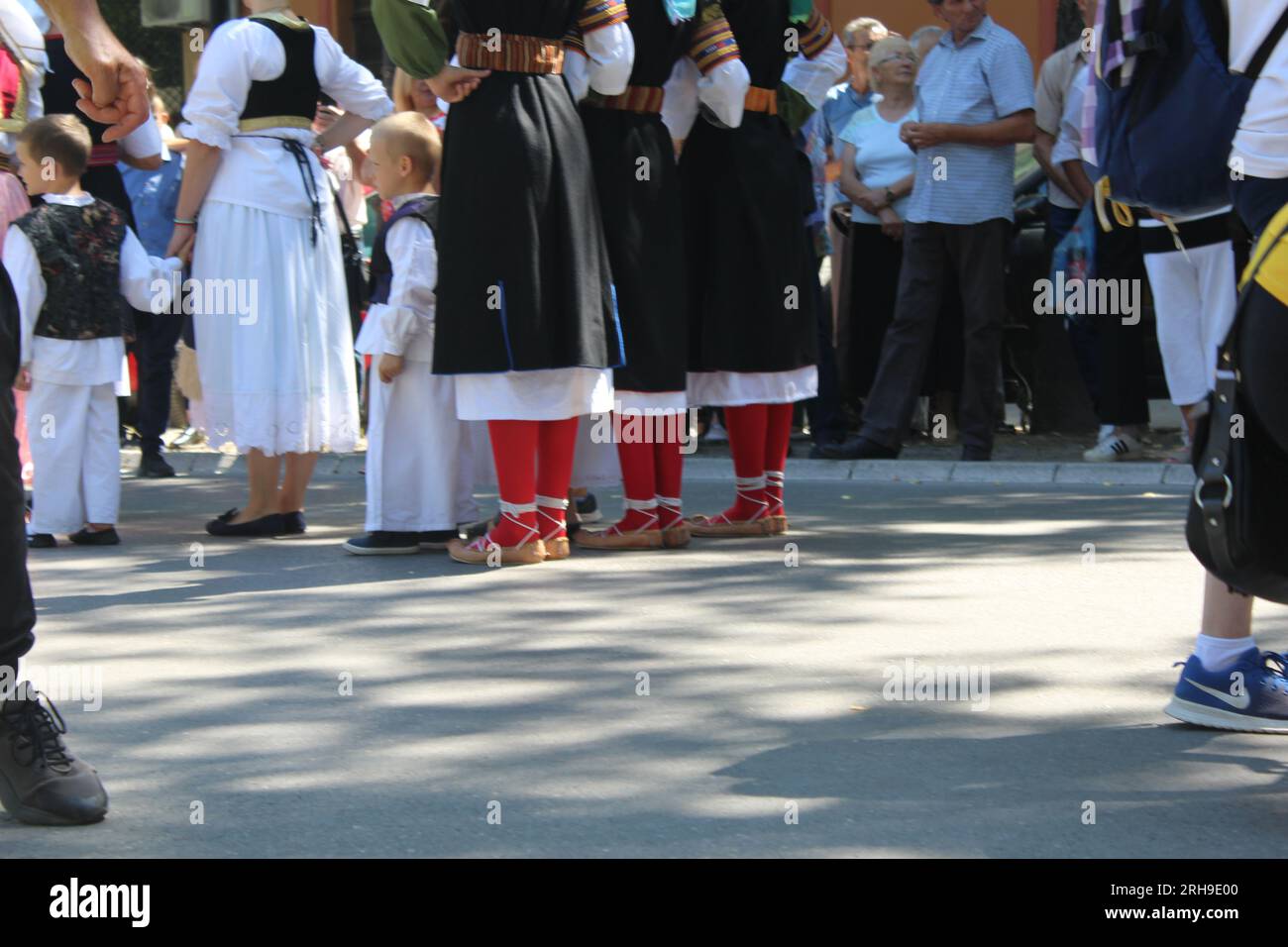 Scarpe in costume nazionale serbo Foto Stock