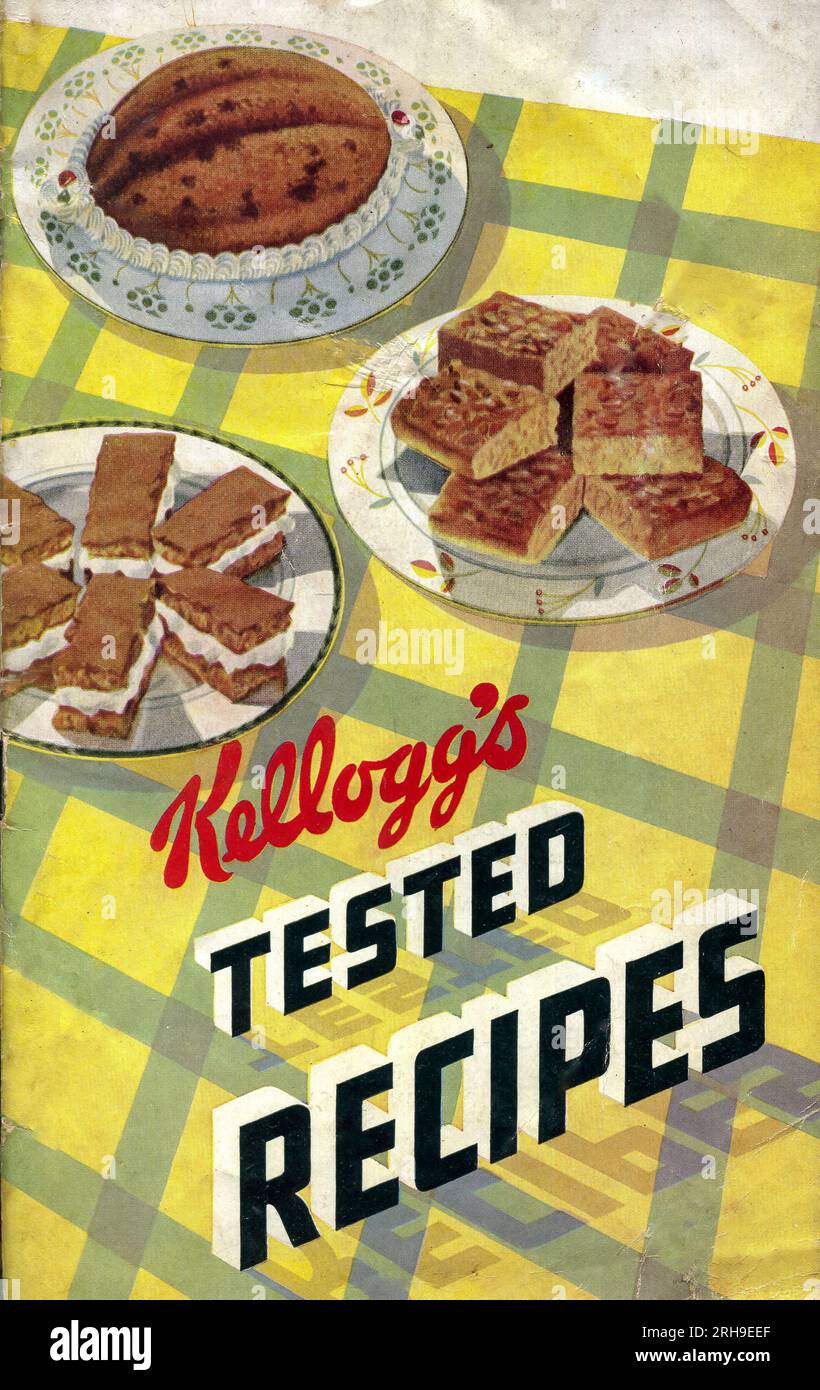 La copertina anteriore di un ricettario Kellogg in formato A5 Kellogg's tested Recipes. Non esiste una data di pubblicazione, ma include alcune fotografie a colori a bassa risoluzione e disegni stilizzati di casalinghe che potenzialmente collocano la sua data di pubblicazione dagli anni '1930 agli anni '1950 Foto Stock
