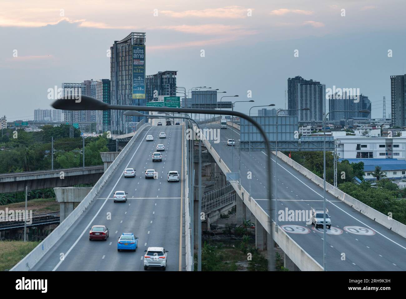 Vista di Kuala Lumpur dal sistema di trasporto Mass Rapid Transit (MRT) Foto Stock