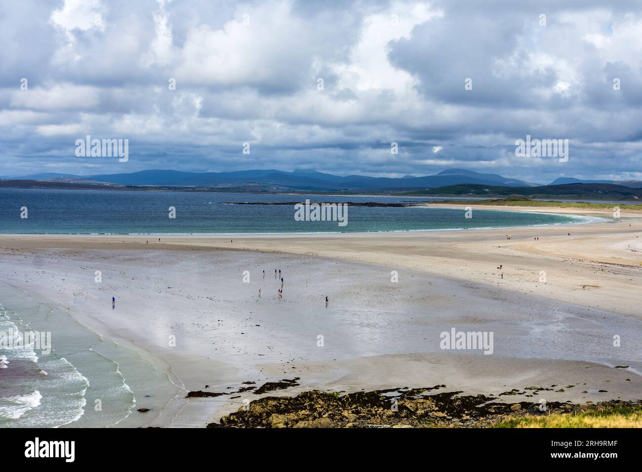 Narin Strand o spiaggia, vicino a Portnoo, Ardara, Contea di Donegal, Irlanda. Una spiaggia con bandiera blu sulla costa della Wild Atlantic Way. Foto Stock