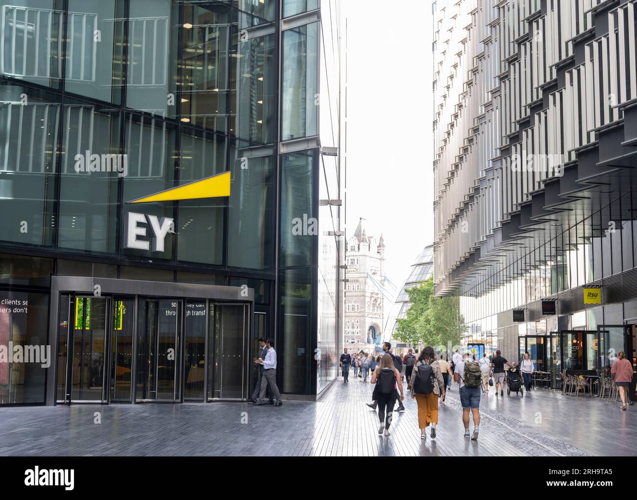 L'edificio EY, Ernst and Young Global al 1 More London Place, Londra, Regno Unito Foto Stock
