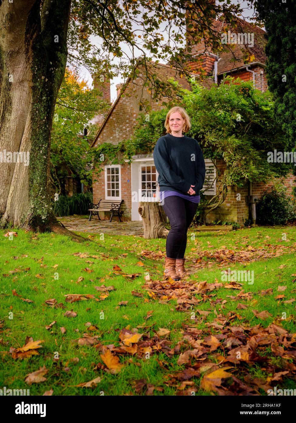Ami Bouhassane nipote di Lee Miller e co-direttore di Farleys House & Gallery Ltd Fotografato alla Farley Farm, Muddles Green vicino Chiddingly, East Sussex, Regno Unito. SOLO PER USO EDITORIALE. Foto Stock