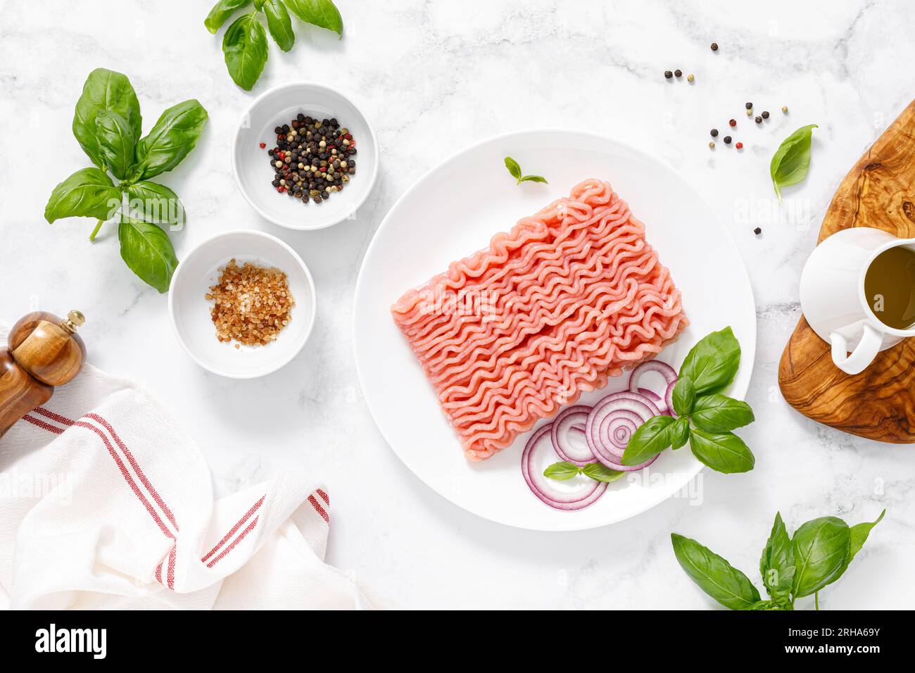 Carne macinata, carne forca. Carne macinata con ingredienti per cucinare,  vista dall'alto Foto stock - Alamy