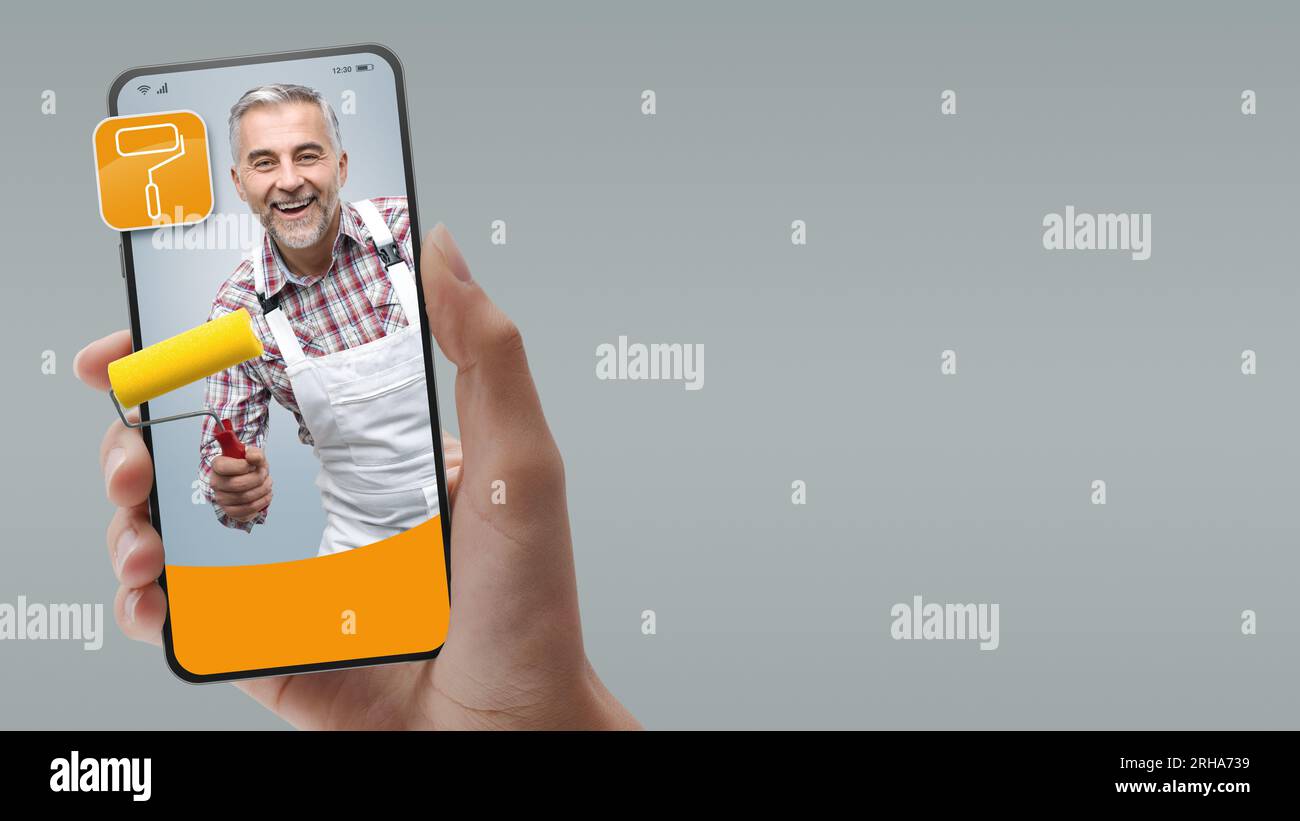Pittore professionista sullo schermo dello smartphone: Assumere professionisti online Foto Stock
