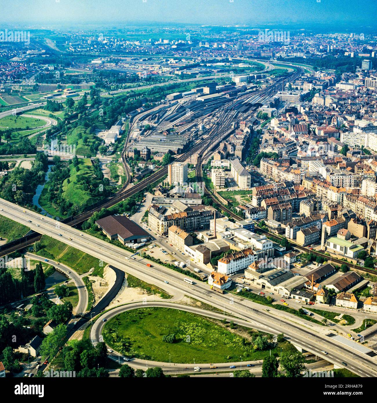 Strasburgo, Oberhausbergen, autostrada, quartiere residenziale, cantiere di smistamento, vista aerea della città, Alsazia, Francia, Europa, Foto Stock