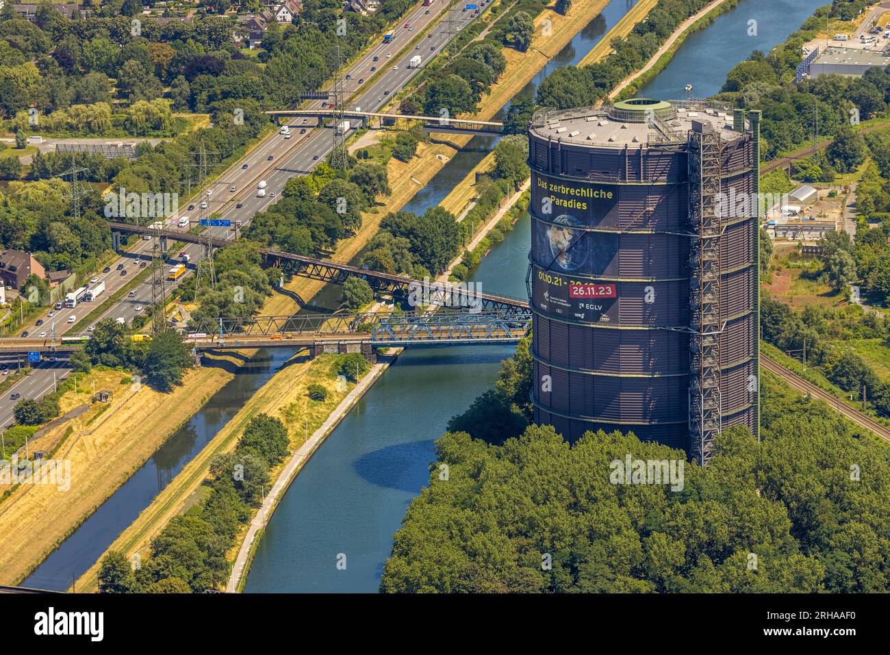 Vista aerea, centro commerciale Westfield Centro, Neue Mitte, Gasometer con mostra The fragile Paradise, Borbeck, Oberhausen, area della Ruhr, Reno settentrionale Foto Stock