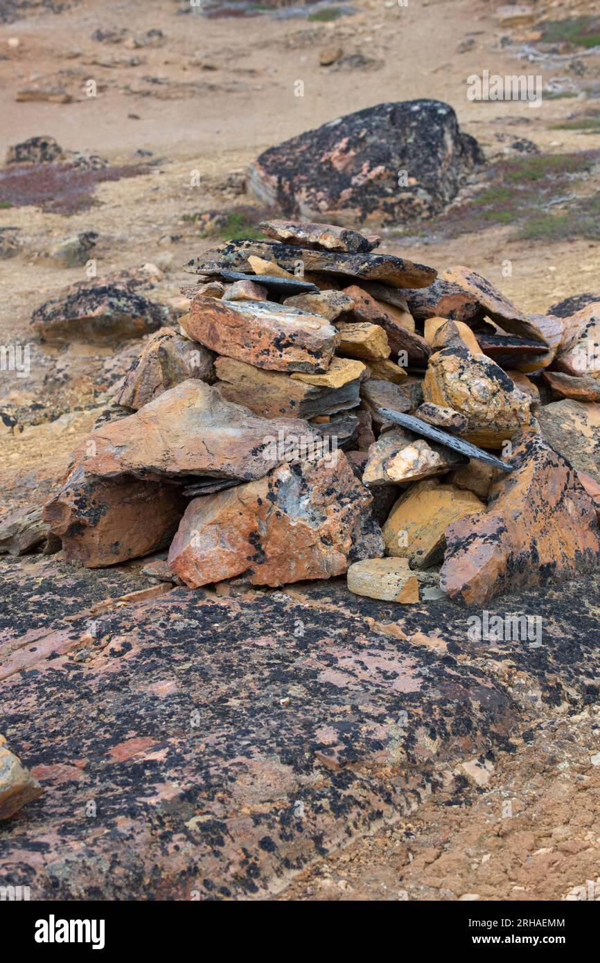 Groenlandia, Uummannaq Bay, Akulleq. Storica trappola di volpi in pietra, che si pensa sia la cultura di Thule, risalente a circa 500 anni fa. Foto Stock