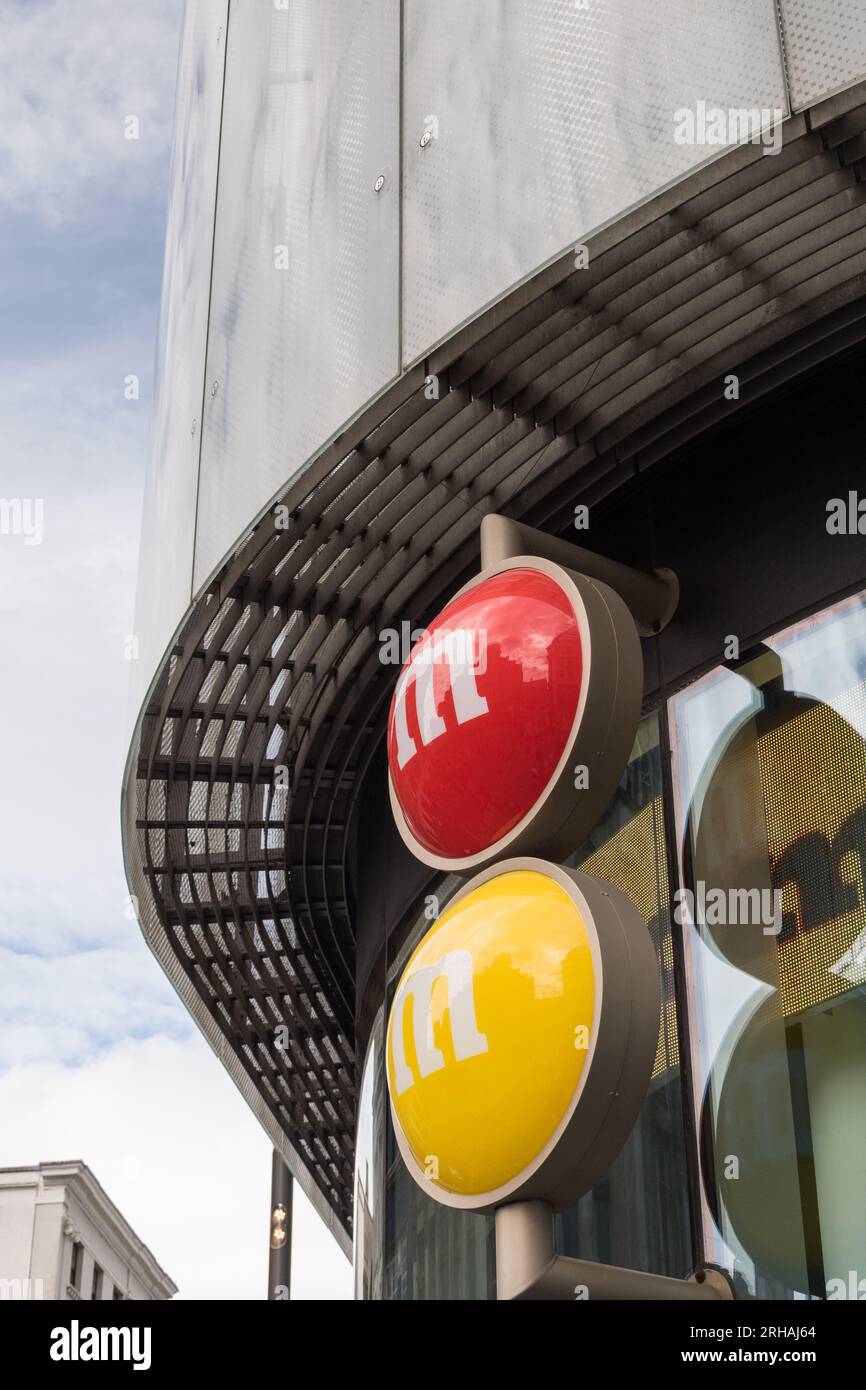 M&M's World in Leicester Square, Central London, England, Regno Unito Foto Stock