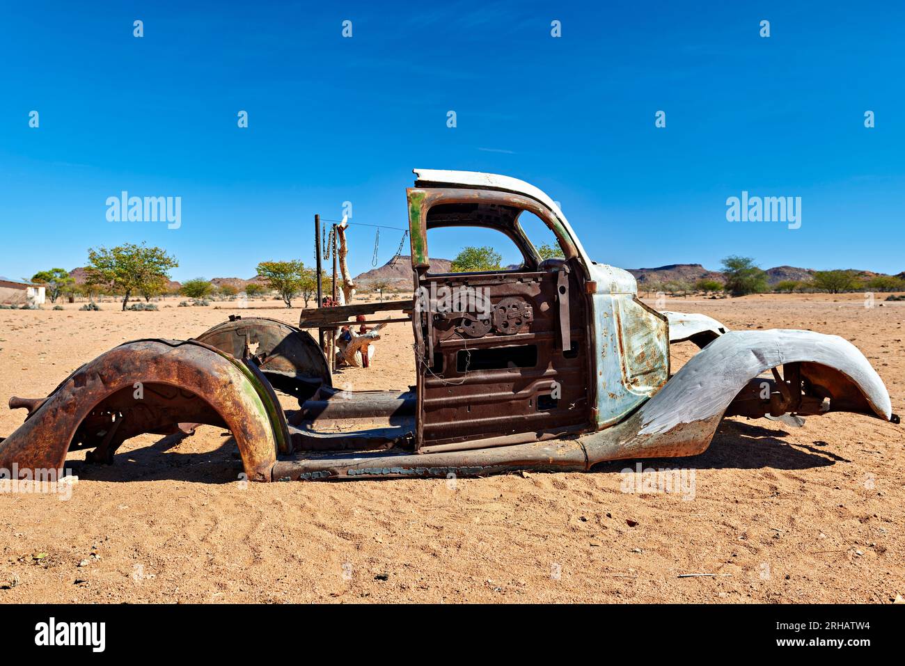Namibia. Un relitto d'auto d'epoca che decelera nel deserto Foto Stock