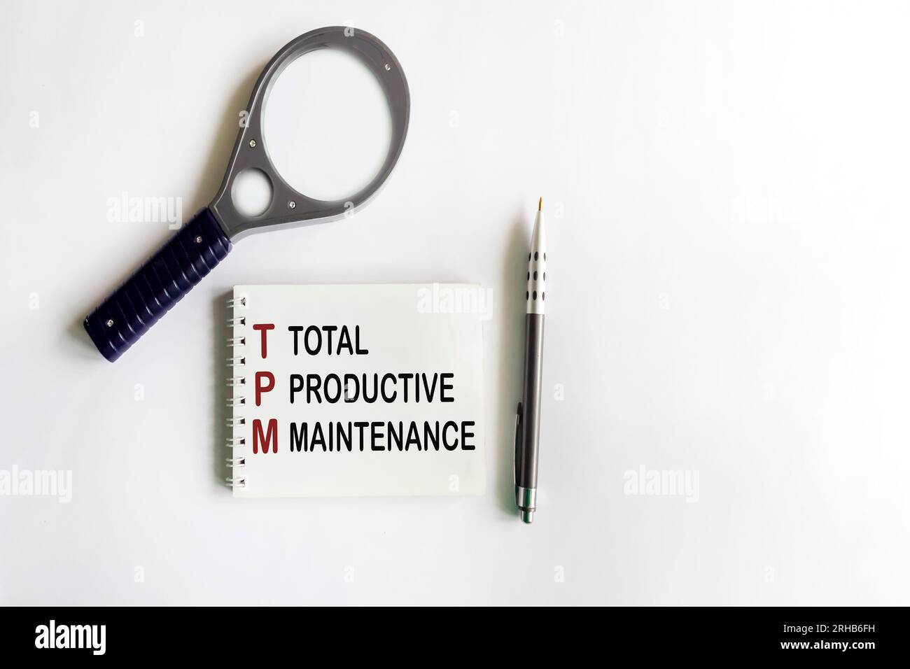 Il TPM di manutenzione produttiva totale viene visualizzato utilizzando un testo Foto Stock