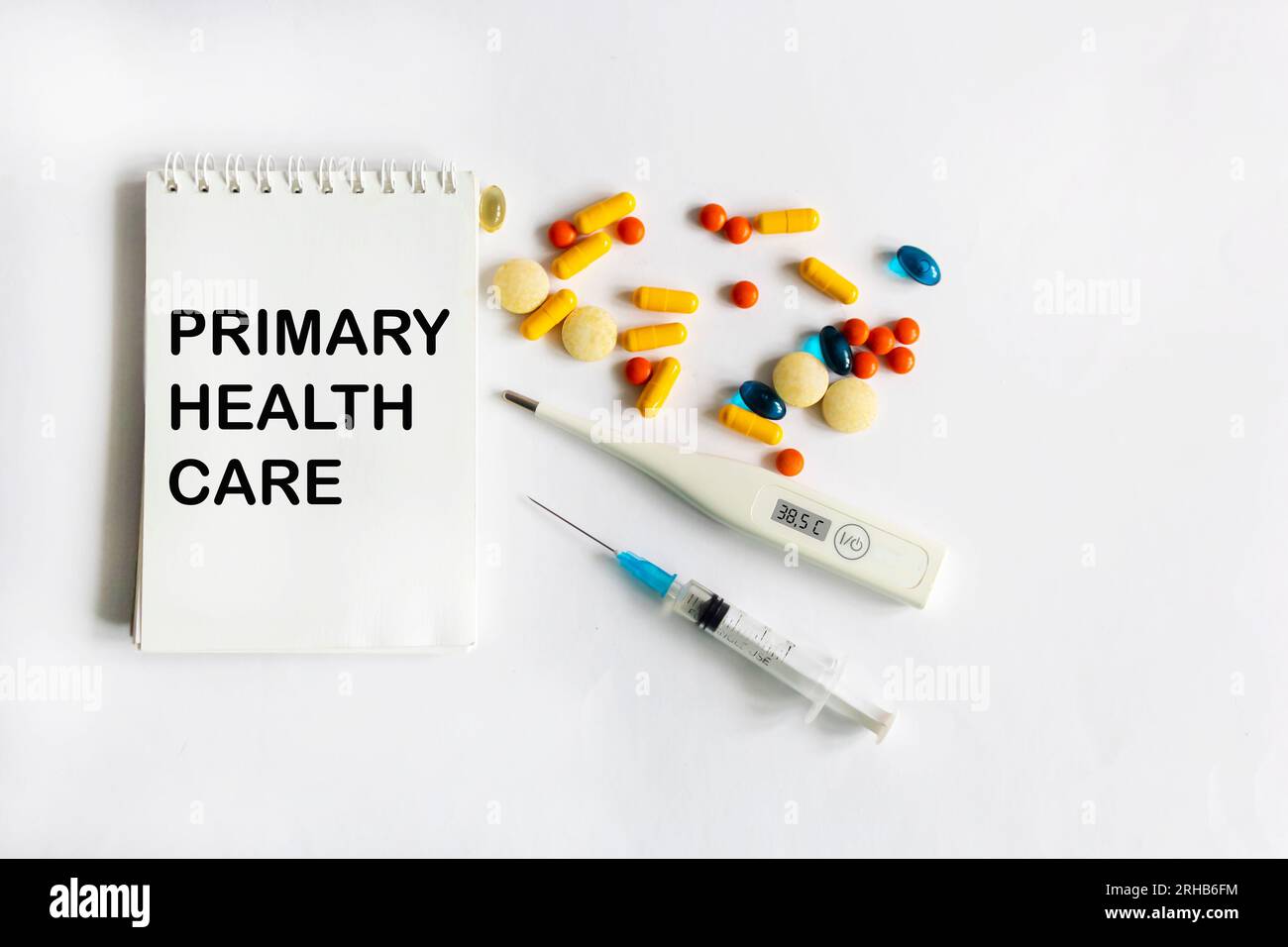 L'assistenza sanitaria primaria viene mostrata utilizzando il testo Foto Stock
