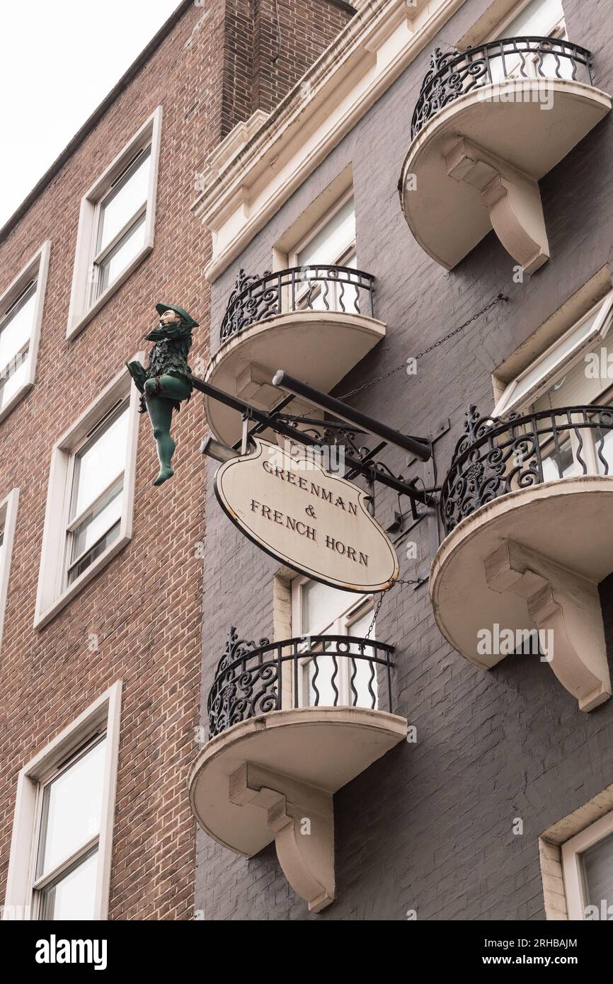 Facciata esterna dell'ex Green Man & French Horn Public House in St Martin's Lane, Londra, Inghilterra, Regno Unito Foto Stock