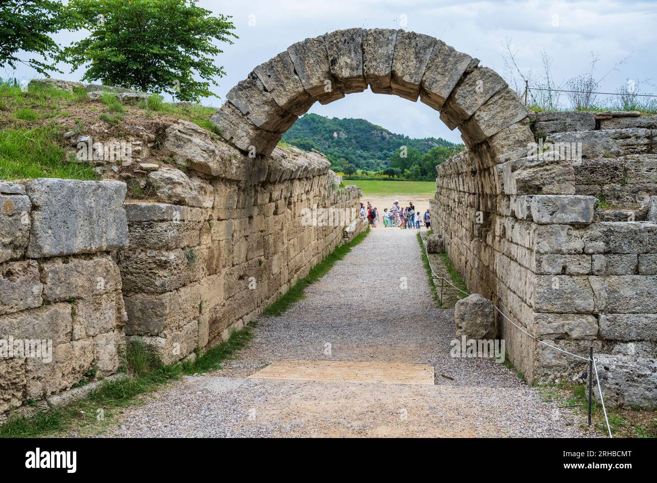 La cripta (arco che porta allo stadio) nell'antica Olimpia, luogo di nascita dei Giochi Olimpici, a Elis, Peloponneso, Grecia Foto Stock