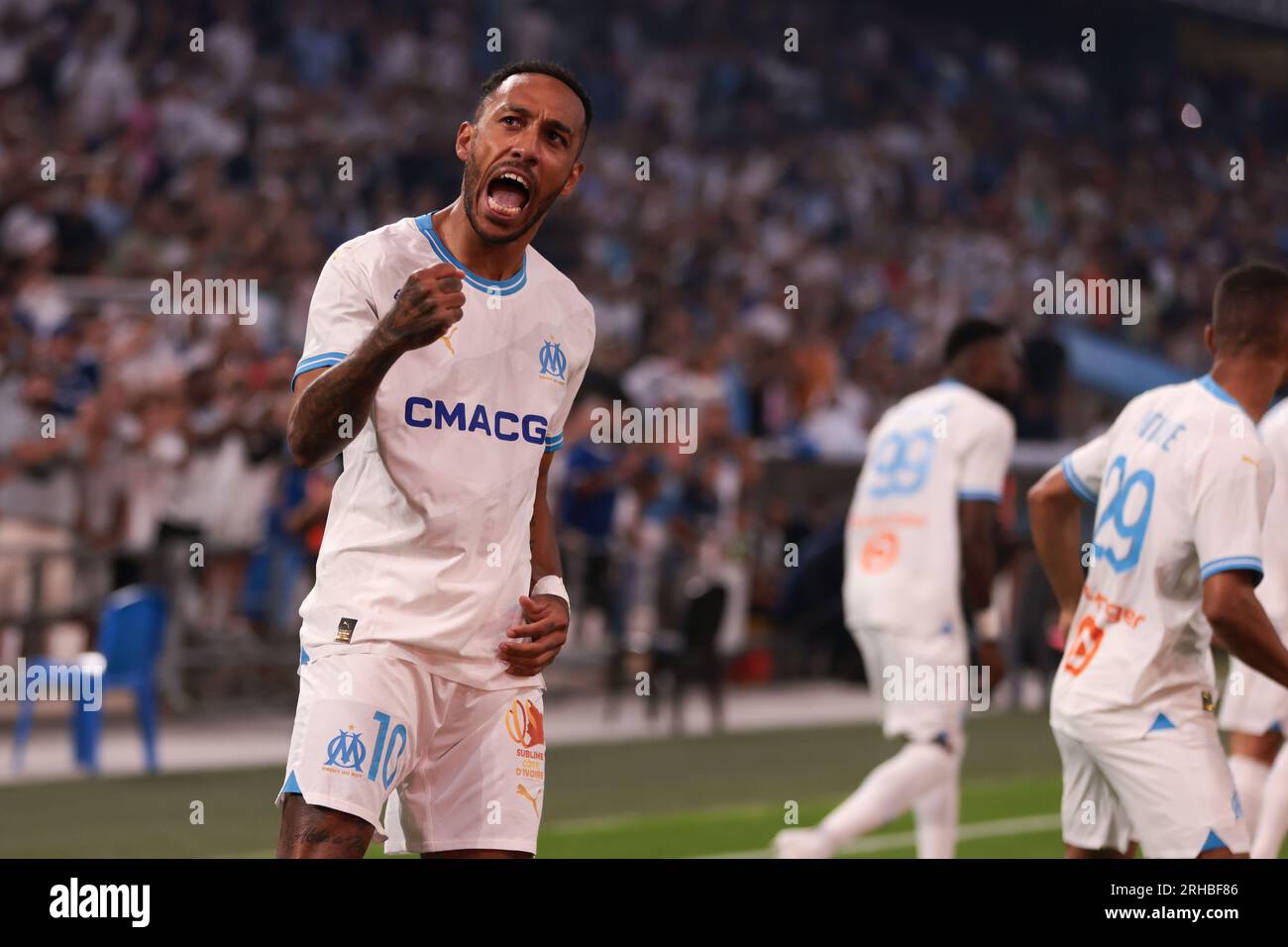 Marsiglia, 15 agosto 2023. Pierre-Emerick Aubameyang dell'Olympique De Marseille festeggia dopo aver segnato per dare alla squadra un vantaggio di 1-0 durante il secondo turno di qualificazione della UEFA Champions League allo Stade de Marseille, Marsiglia. Il credito fotografico dovrebbe leggere: Jonathan Moscrop/Sportimage Credit: Sportimage Ltd/Alamy Live News Foto Stock