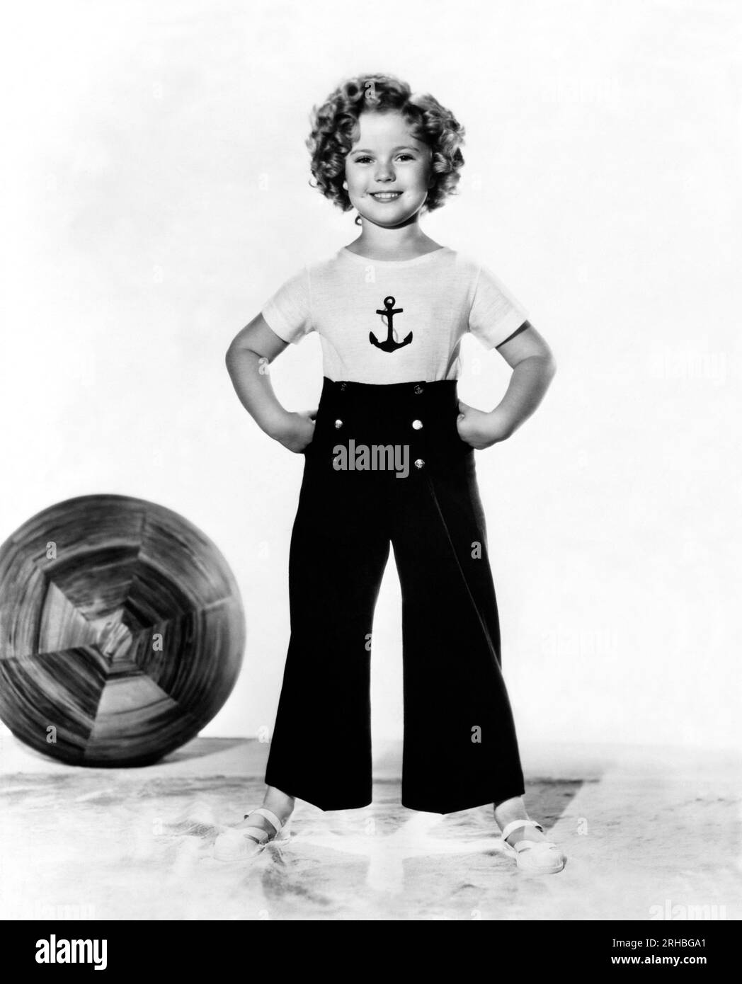 Hollywood, California: c. 1935 Un ritratto della star del cinema per bambini Shirley Temple. Foto Stock