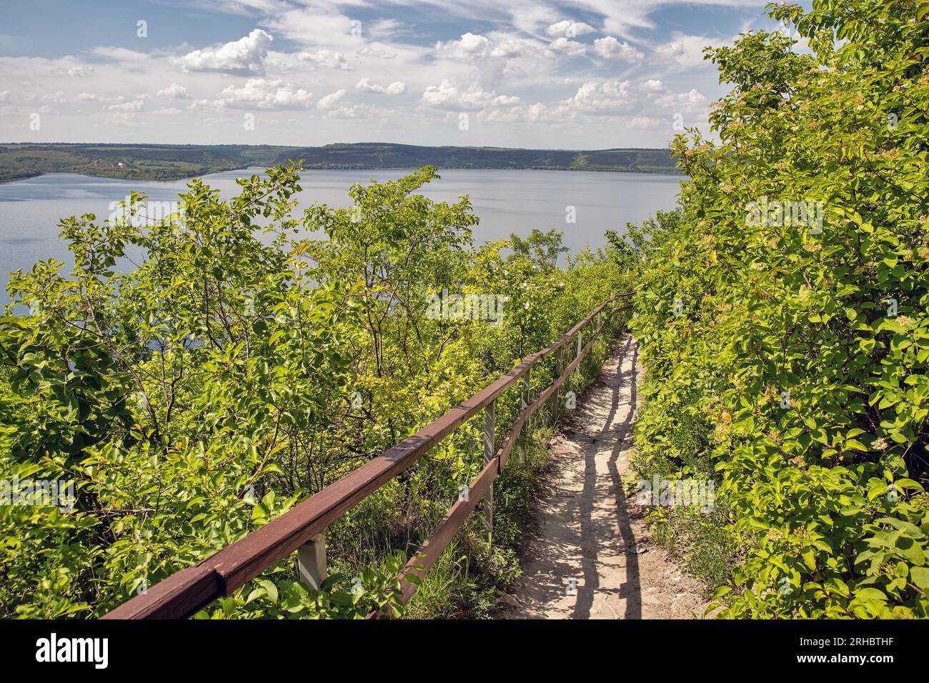 Paesaggio del bacino idrico della baia di Bakota sul fiume Dnister nel Parco Nazionale Podilski Tovtry, Ucraina. Foto Stock