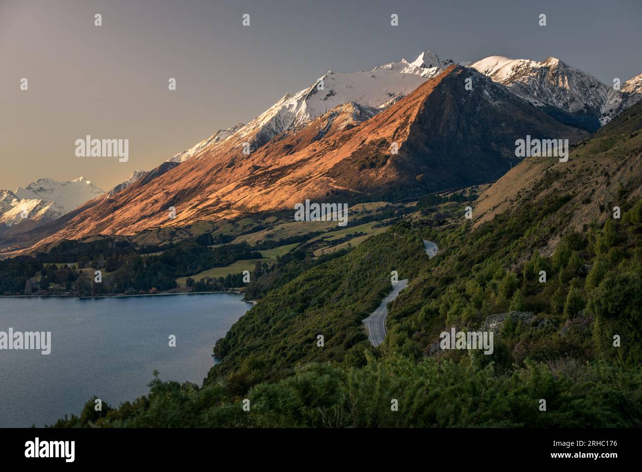 Strada sul lago Foto Stock