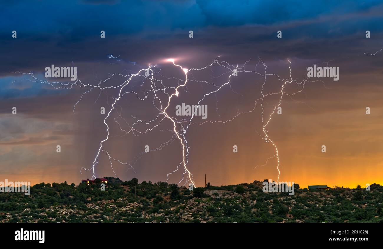 Tempesta di fulmini sulla Chino Valley durante la stagione dei monsoni, Arizona, USA Foto Stock