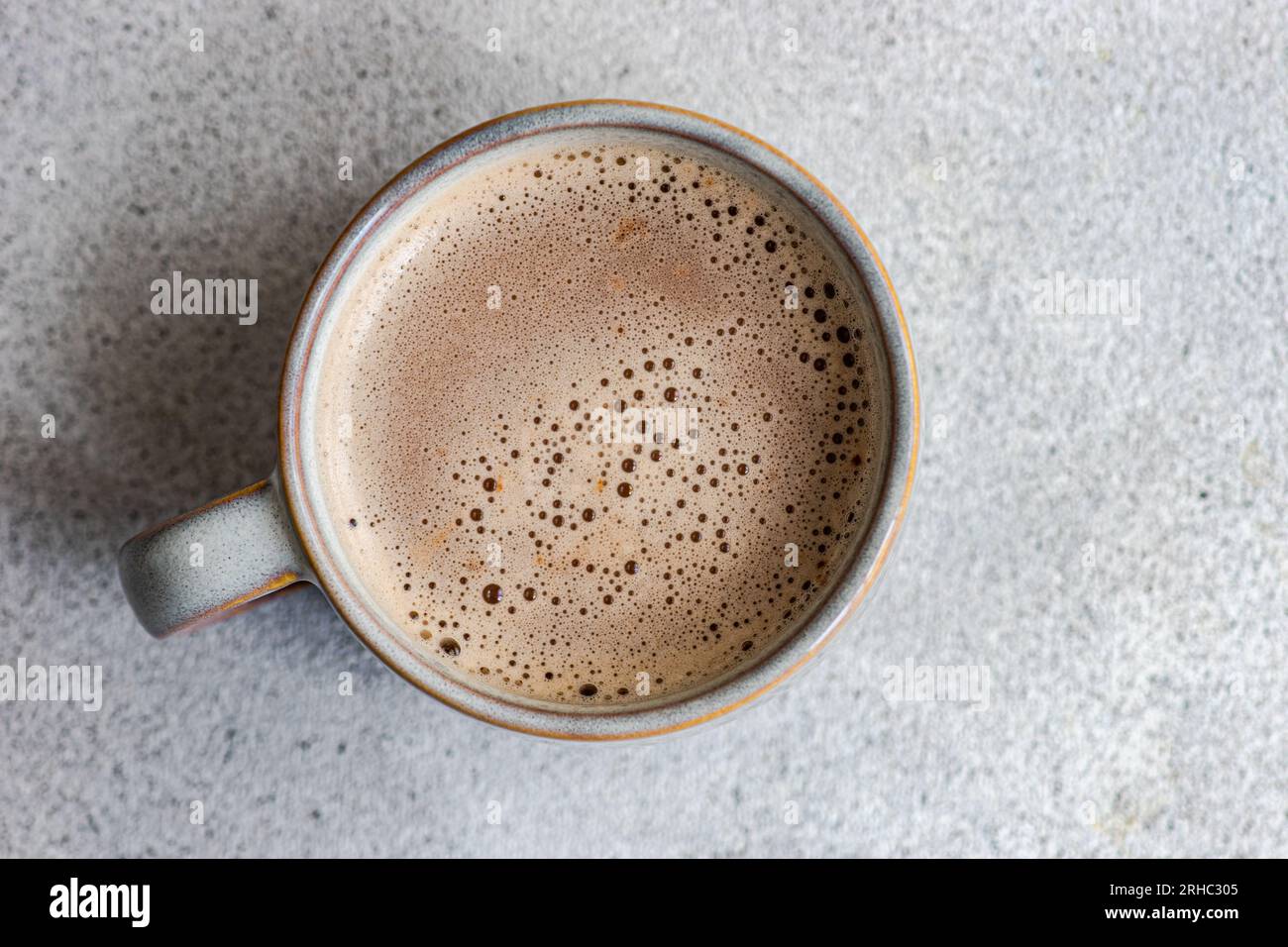 Vista dall'alto di una tazza di caffè latte o cioccolata calda Foto Stock