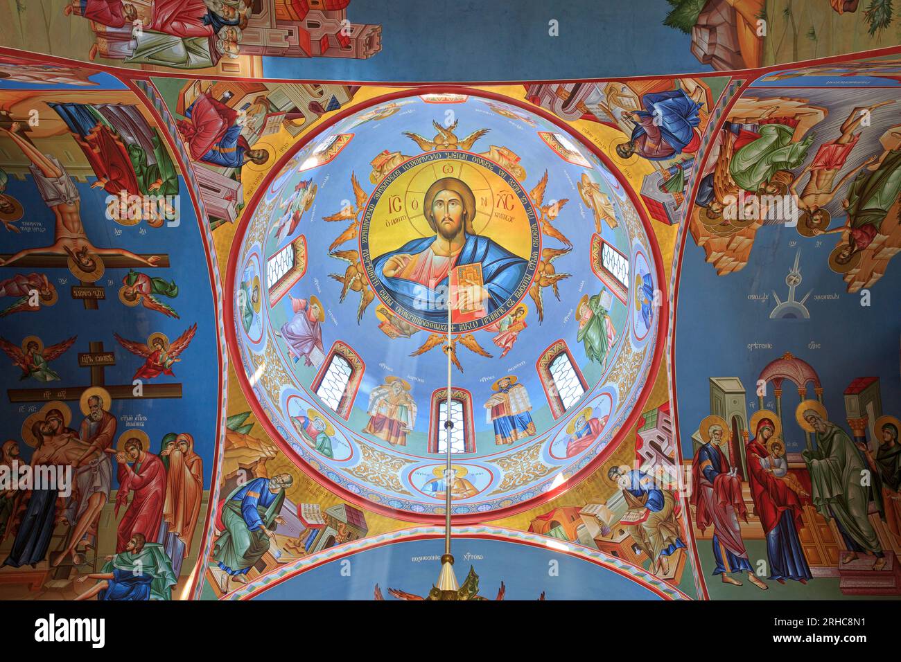 Il soffitto della chiesa ortodossa serba di Sant'Alessandro Nevskij a Belgrado, Serbia Foto Stock