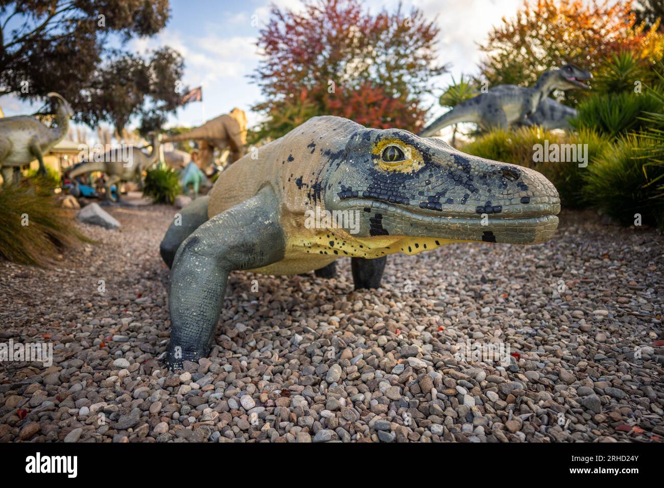 stato dei dinosauri di plastica giganti in un parco Foto Stock