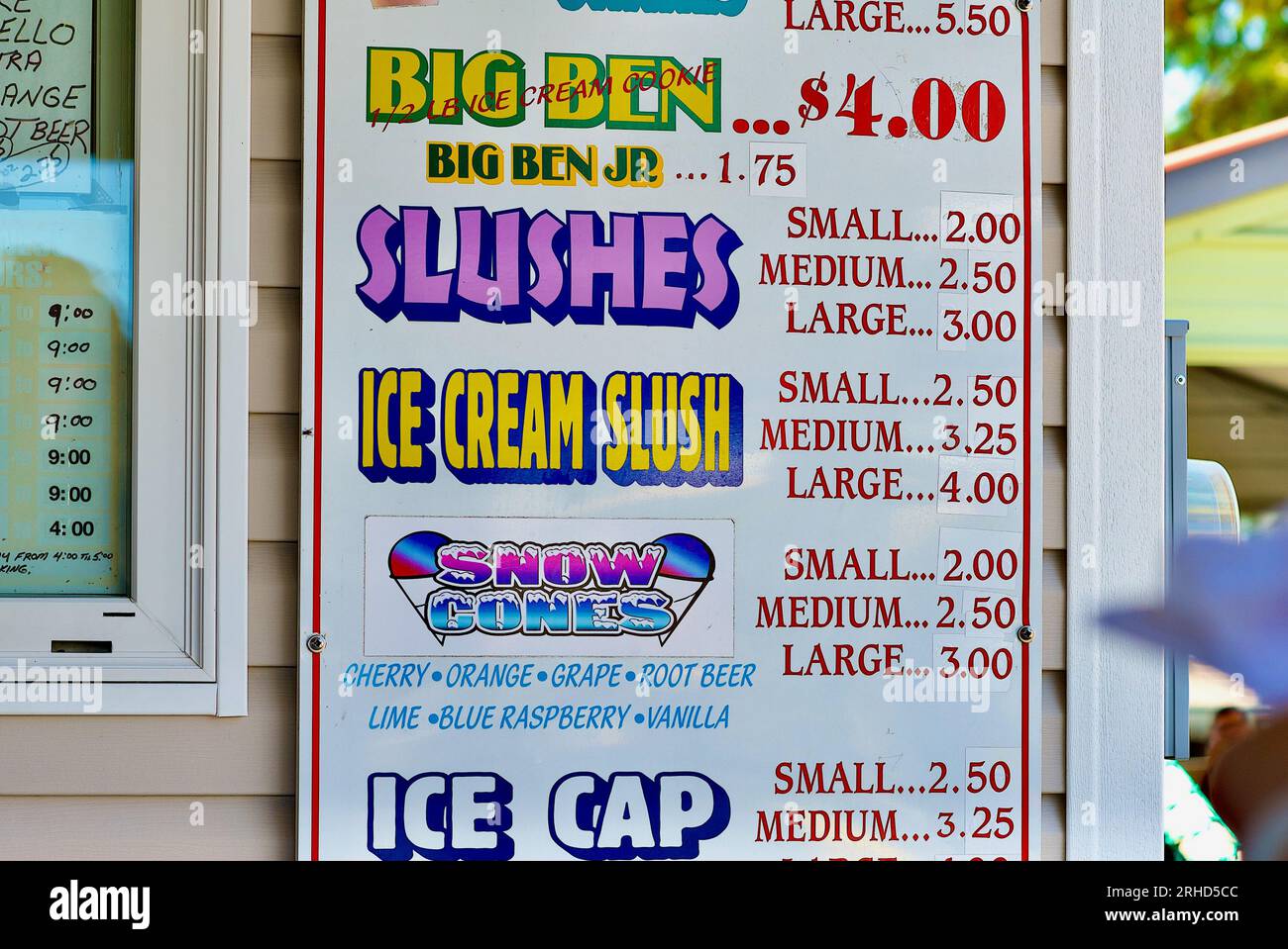 Tangeri Island, Virginia, USA - 21 giugno 2020: Vista ravvicinata di un menu presso uno stand di gelati sulla Main Street in questa popolare destinazione turistica. Foto Stock