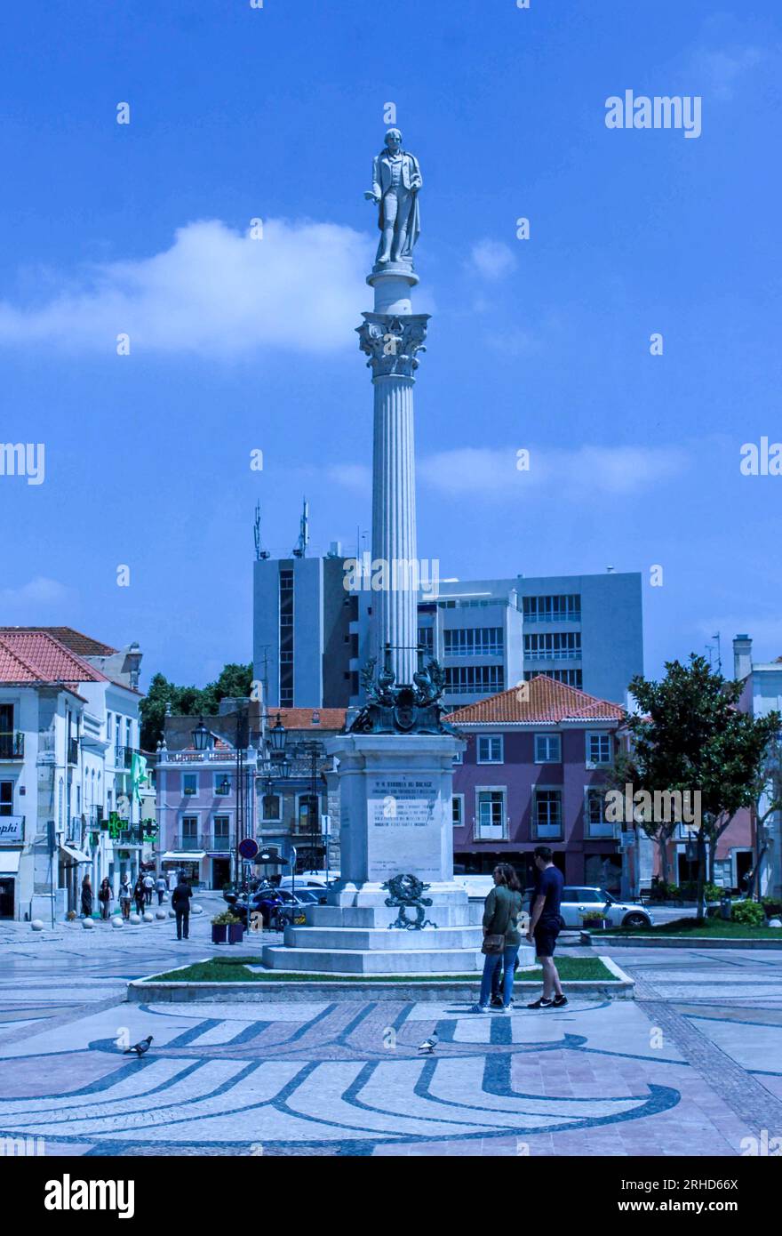 La statua di Bocage a Praga Bogage, omaggio a Manuel Maria Barbosa du Bocage, nato a Setúbal, in Portogallo, uno dei più grandi poeti portoghesi. Foto Stock