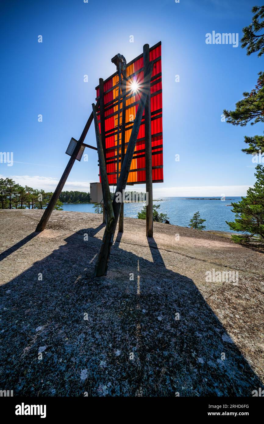 Un faro di navigazione sulle isole Äggskär, Porvoo, Finlandia Foto Stock