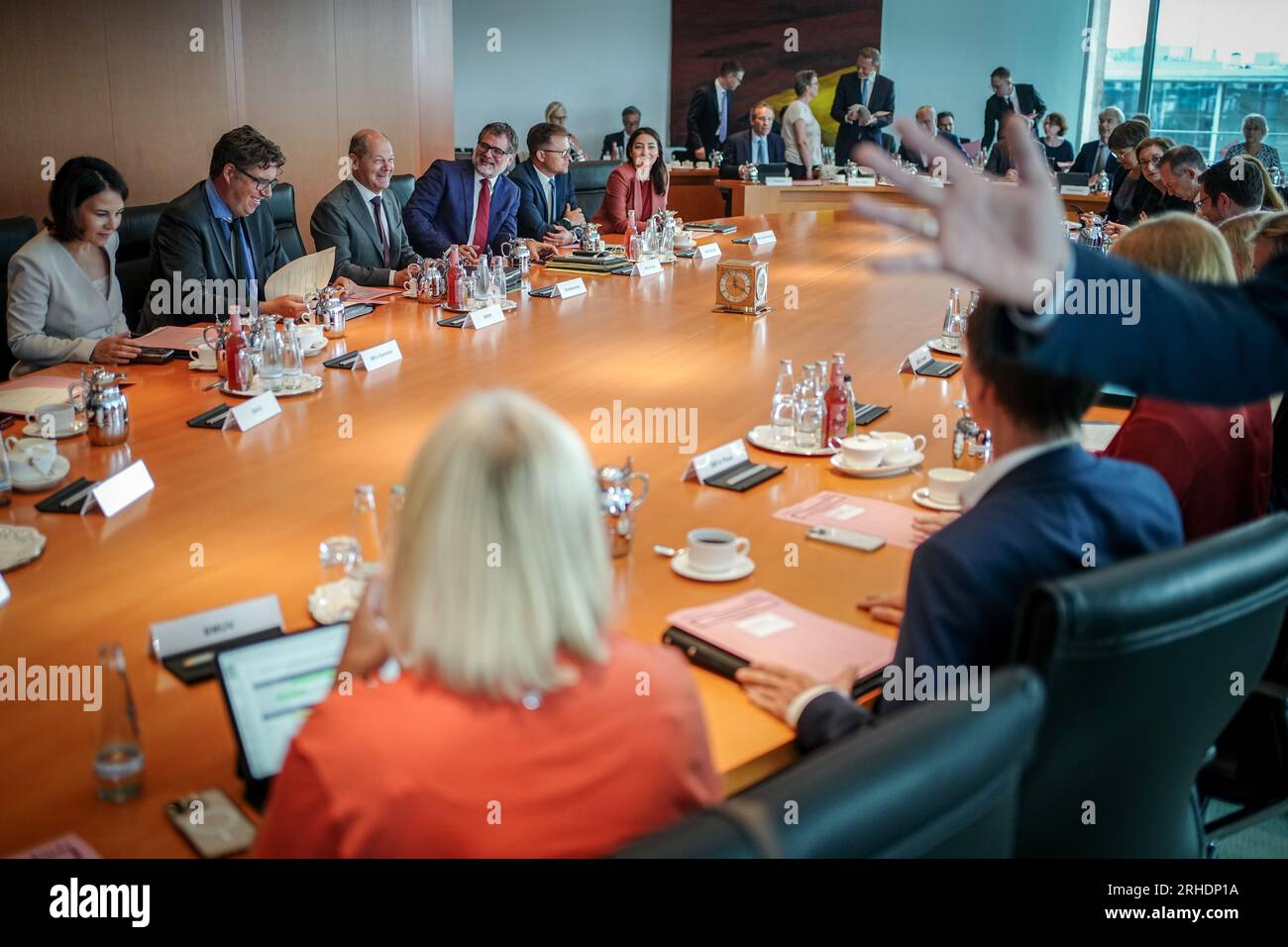 Berlino, Germania. 16 agosto 2023. Il governo tedesco si incontra questa mattina con il Cancelliere Olaf Scholz (M, SPD). Crediti: Kay Nietfeld/dpa/Alamy Live News Foto Stock