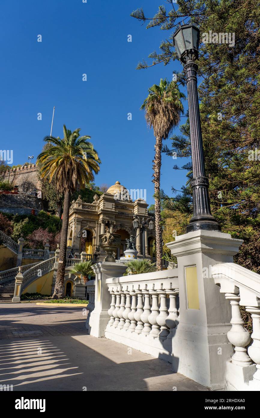 La Fontana del Nettuno e le scale sulla Terrazza del Nettuno sul Cerro Santa Lucia o sulla Collina di Santa Lucia, un parco pubblico a Santiago, Cile. Foto Stock