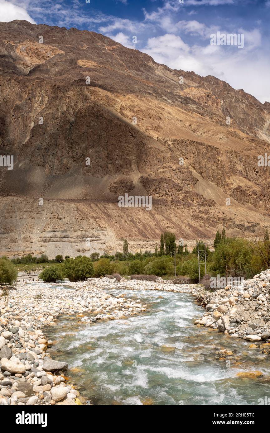 India, Ladakh, Nubra Valley, Turtuk, fiume d'acqua che unisce il fiume Shyok Foto Stock