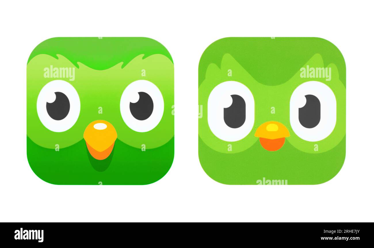 Kiev, Ucraina - 28 agosto 2022: Icone vecchie e nuove dell'app Duolingo, stampate su white paper. Duolingo è un'azienda americana di tecnologia educativa Foto Stock