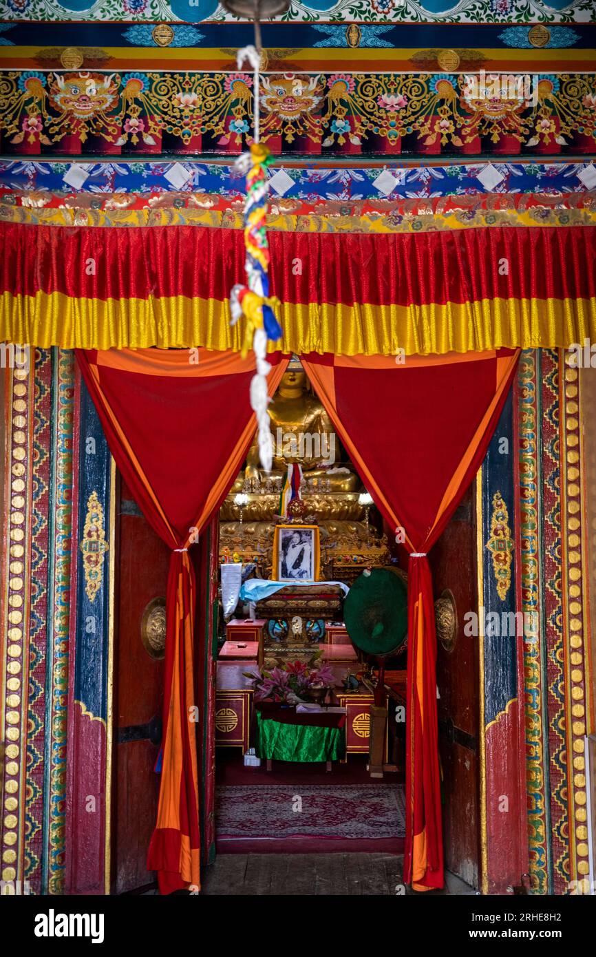 India, Ladakh, Hemis, Monastero buddista della setta Drukpa, ingresso della sala di preghiera Dukhang Chenmo Foto Stock